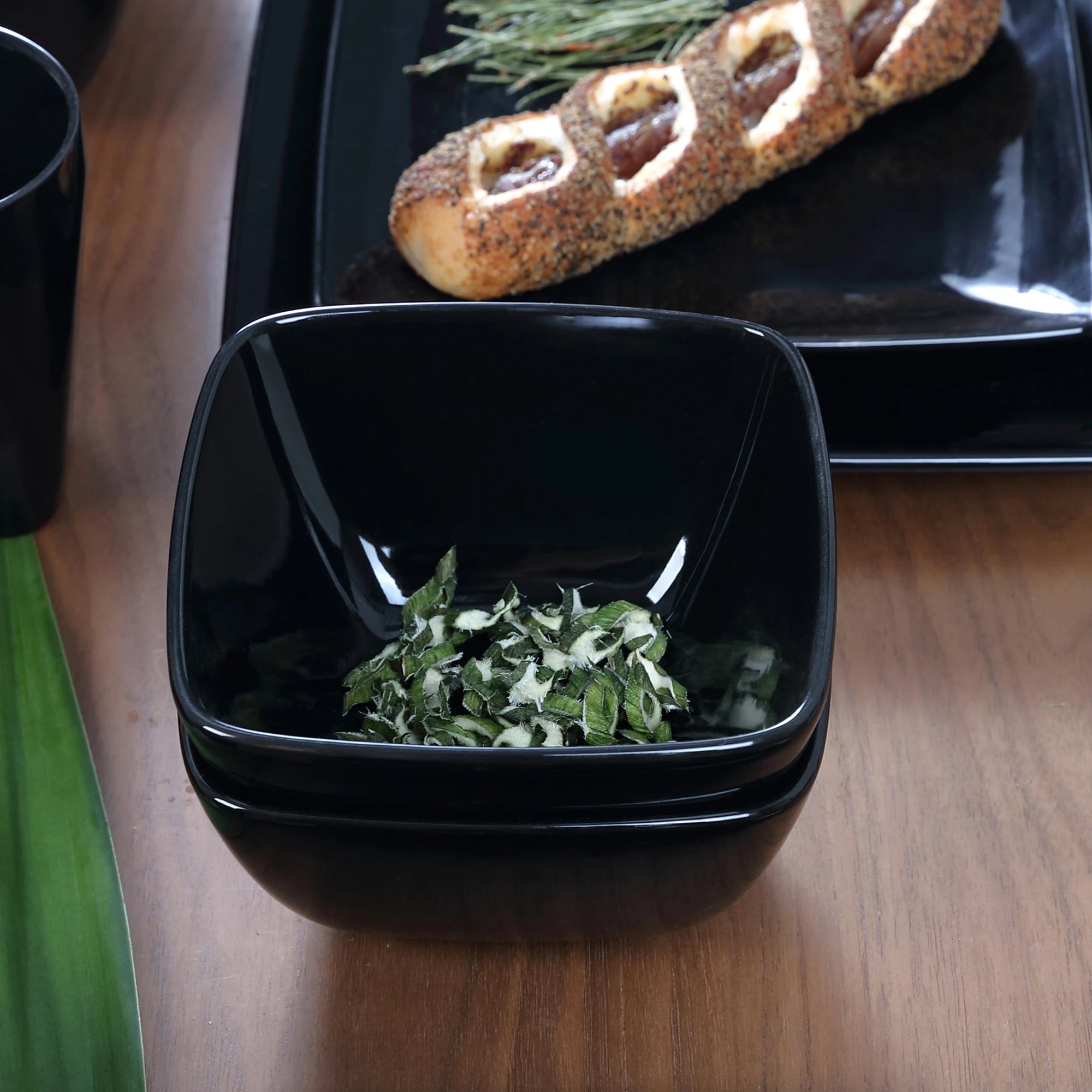 Vancasso soho 16/32/48-teiliges quadratisches Geschirrset aus schwarzem Keramik porzellan mit Teller, Dessert teller, Schüssel, 240ml Becherset Geschirrsets Europa CE-zertifiziert Premium Qualitaet Kostenloser Versand