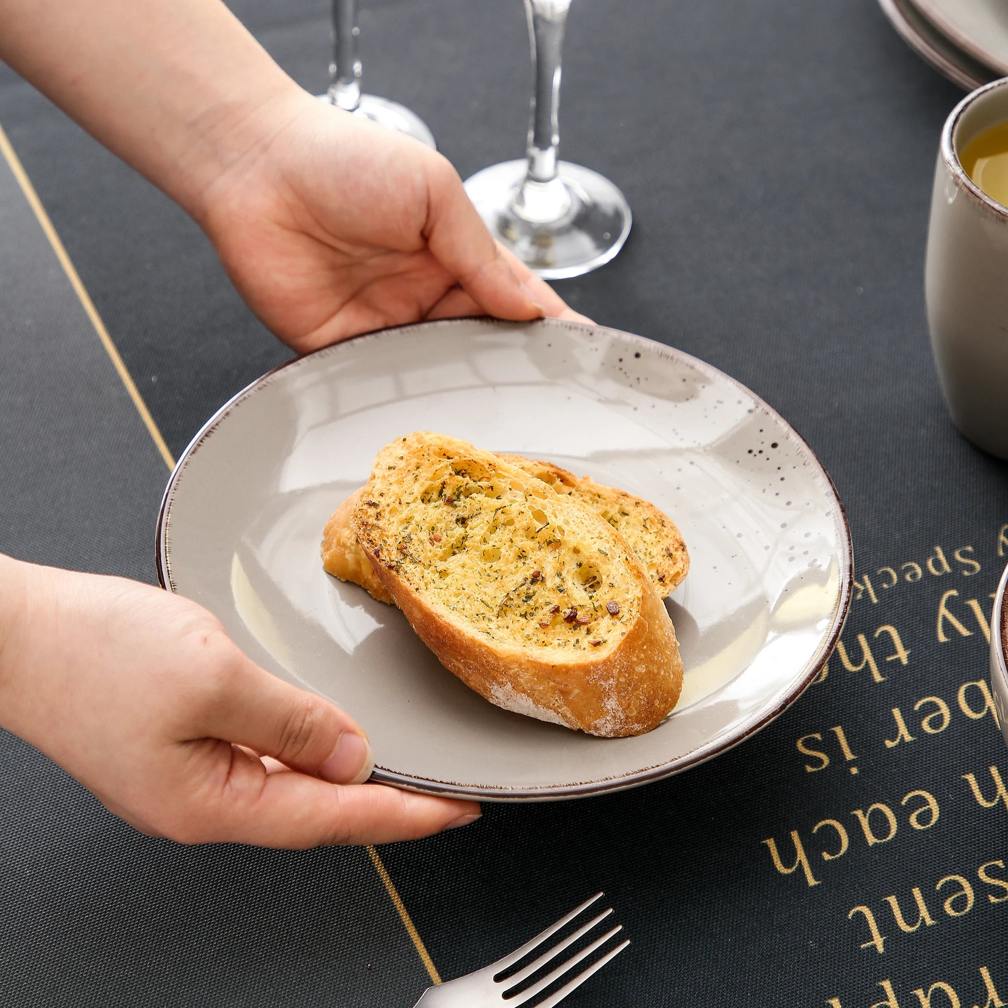 Vancasso Navia Grau 16/32/48-Stück Keramik Steinzeug Geschirr Set mit Teller, Dessert Platte, 800ml Schüssel, Becher Geschirr Set Geschirrsets Europa CE-zertifiziert Premium Qualitaet Kostenloser Versand