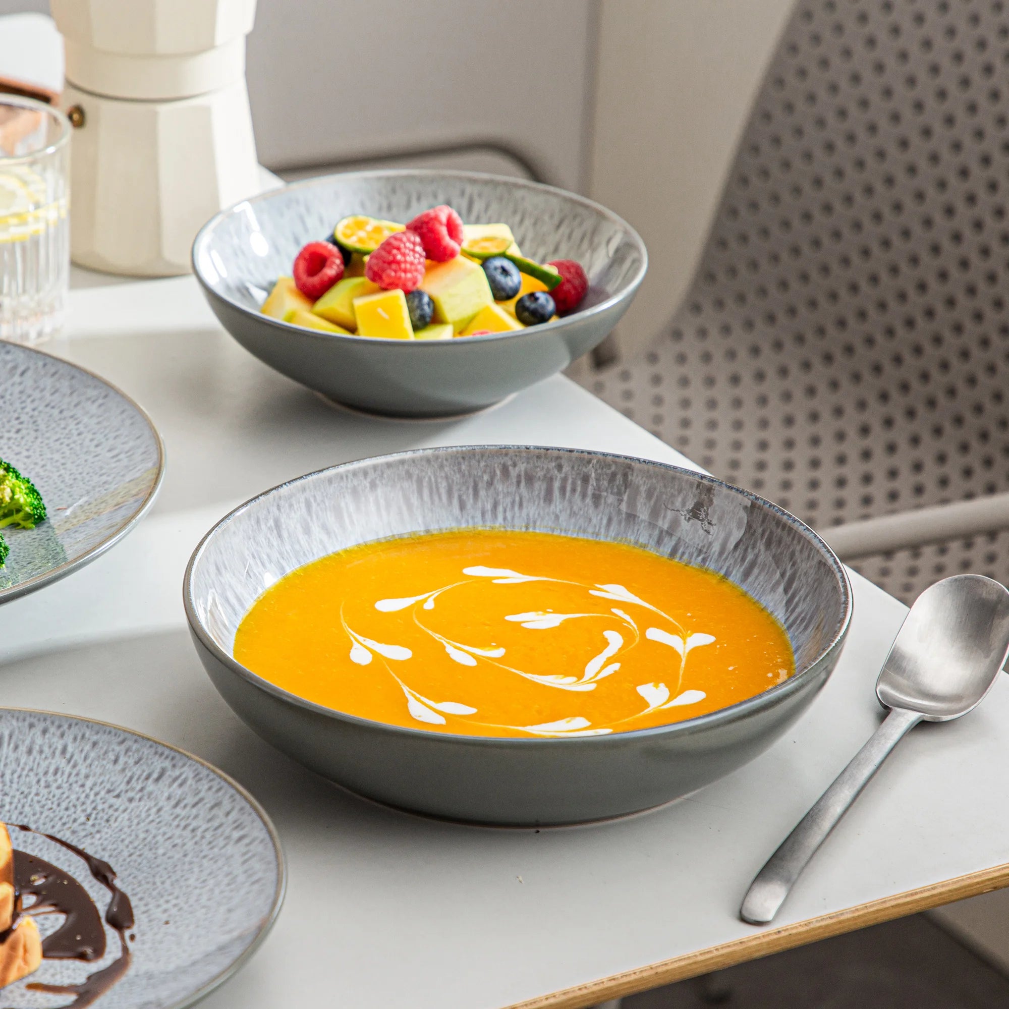 VANCASSO KARST 16/32/48-teiliges Geschirrset aus geprägtem Steinzeug mit Abendessen-/Dessertteller-/Suppenschüssel-/Becherservice für 4/8/12 Personen Geschirrsets Europa CE-zertifiziert Premium Qualitaet Kostenloser Versand