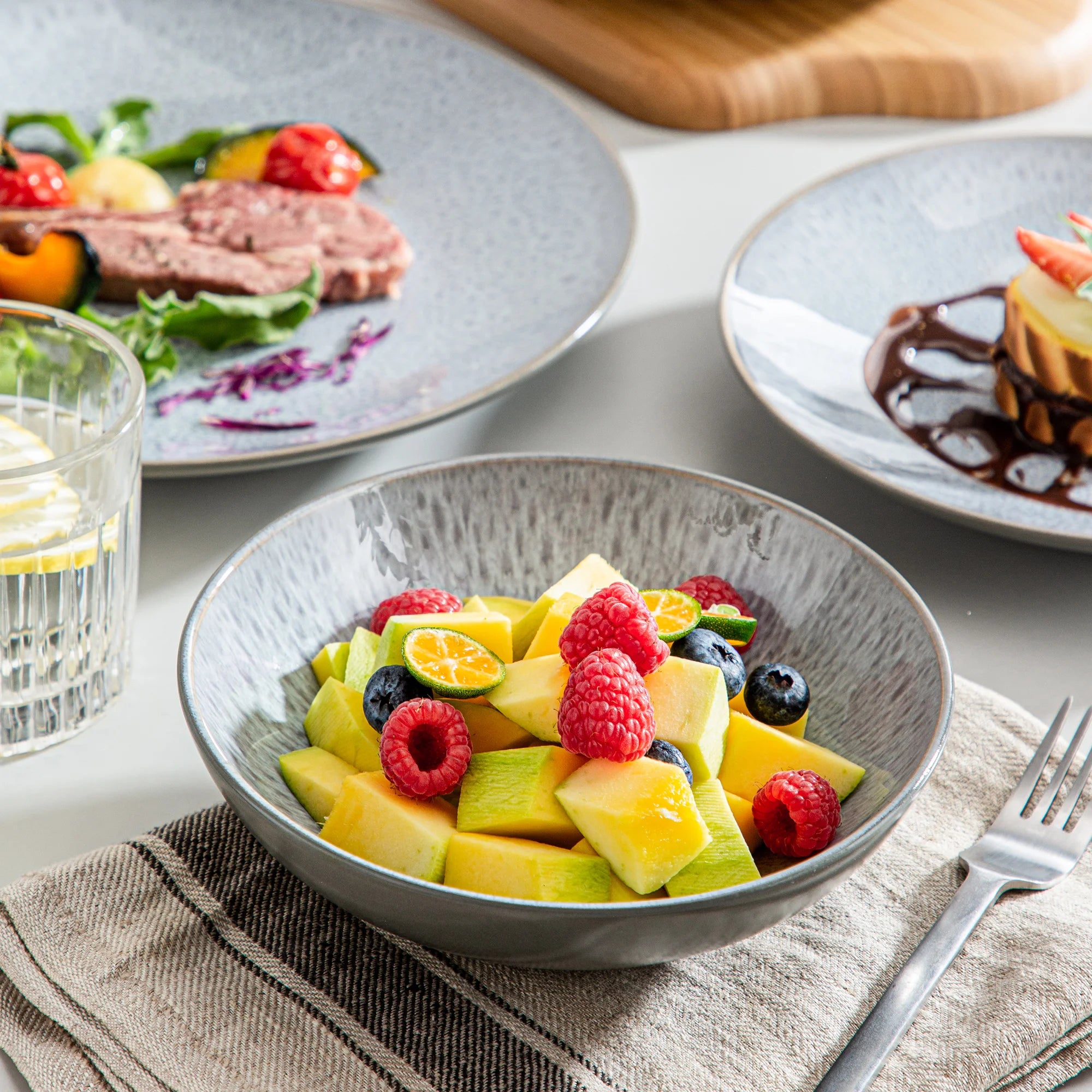 VANCASSO KARST 16/32/48-teiliges Geschirrset aus geprägtem Steinzeug mit Abendessen-/Dessertteller-/Suppenschüssel-/Becherservice für 4/8/12 Personen Geschirrsets Europa CE-zertifiziert Premium Qualitaet Kostenloser Versand