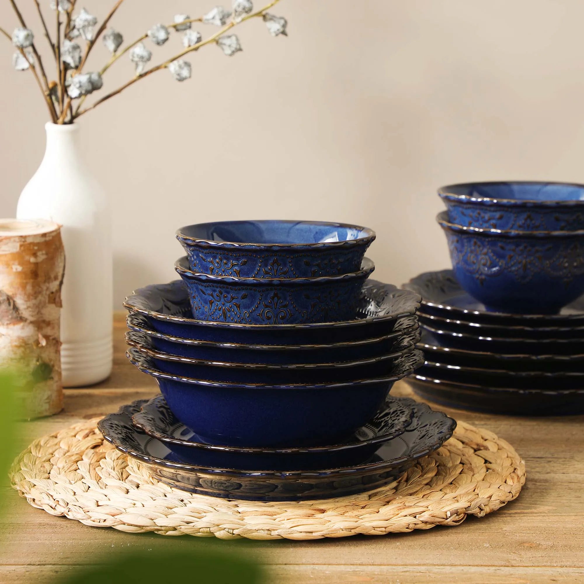 MALACASA 16-teiliges Relief Blue Reactive Glaze Plates Geschirrsets Keramik-Geschirrset mit 4-teiligem Speiseteller/Dessert/Schüssel/Suppe Geschirrsets Europa CE-zertifiziert Premium Qualitaet Kostenloser Versand